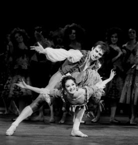 Don_Quichotte_de_Marius_Petipa_revu_par_Rudolf_Noureevavec_Nolla_Pontois_1981