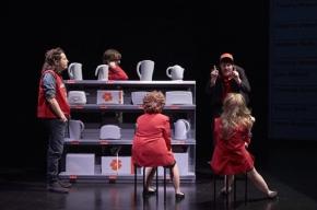 Sirnes-ou-la-poursuite-des-origines-au-fil-des-femmes--Theatre-du-rond-point2