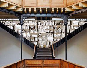 installation escalier bibliothèque - Chroniques - Artistes à la Bastille - bd
