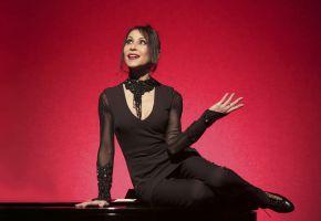 BARBARA ET LHOMME EN HABIT ROUGE Théâtre Rive Gauche-Paris14ème crédit F. RAPPENEAU - 18 WEB