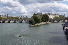 220584-nuit-blanche-2016-anish-kapoor-descension