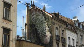 pénis géant  Bruxelles