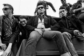 Les blousons noirs 1974 c Yan Morvan.png