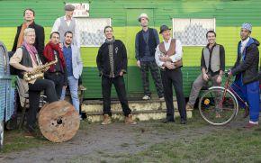 Fanfarai-Claire-Curt