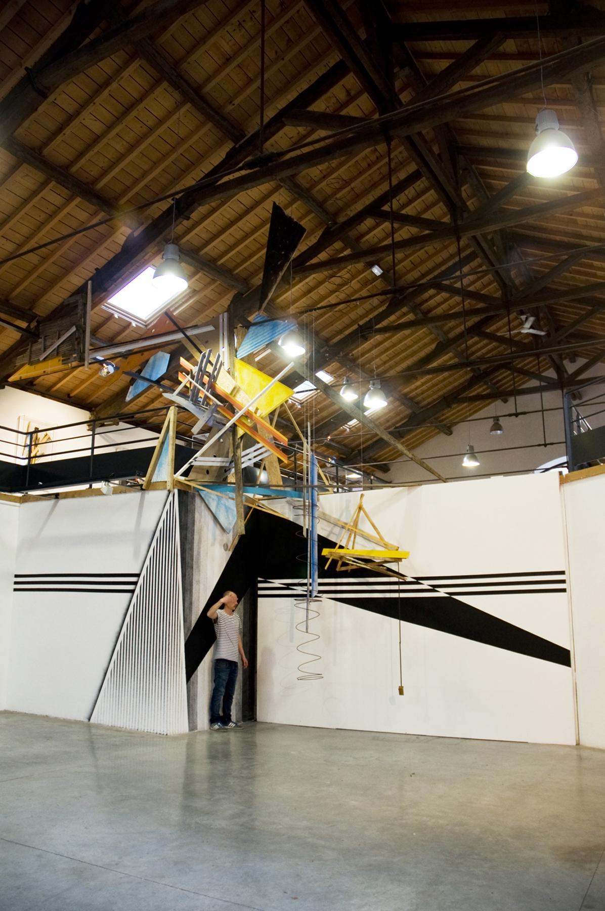 installation gilbert1 manifeste urbain la lune parachute epinal street art artistik rezo paris