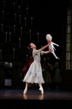 Pétillante Dorothée Gilbert dans Casse-Noisette