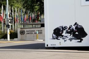 Un_pochoir_de_Goin_sur_la_place_des_Nations_Unies_-1