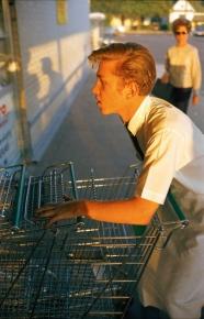 William_Eggleston_-_From_Black_and_White_to_Color_-_Fondation_Cartier-Bressons