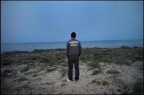 Oussama_avant_son_embarquement_vers_Lampedusa_19_Avril_2011_Zarzis_Tunisie_Patrick_Zachmann