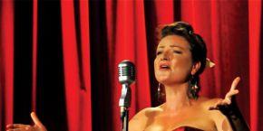 Krooner on the rocks : une comédie parfaitement rodée au Petit Gymnase