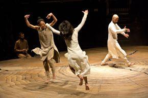 Akram Khan en King de Paris, en Toro et en Lions