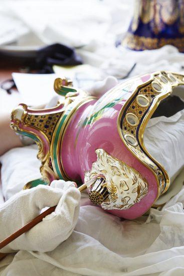 Une exposition haute en couleurs au Musée national de la Céramique de Sèvres