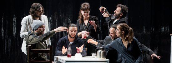 Les Bas-Fonds : une pièce noire, pleine de bruit et de fureur