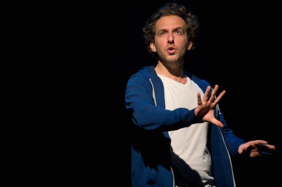 Michaël Hirsch, humoriste au rire doux