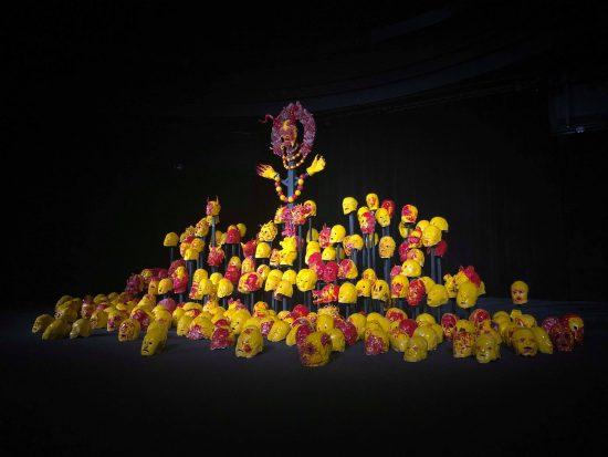 Prosternez-vous ! : succès du vernissage d’Étienne Pottier