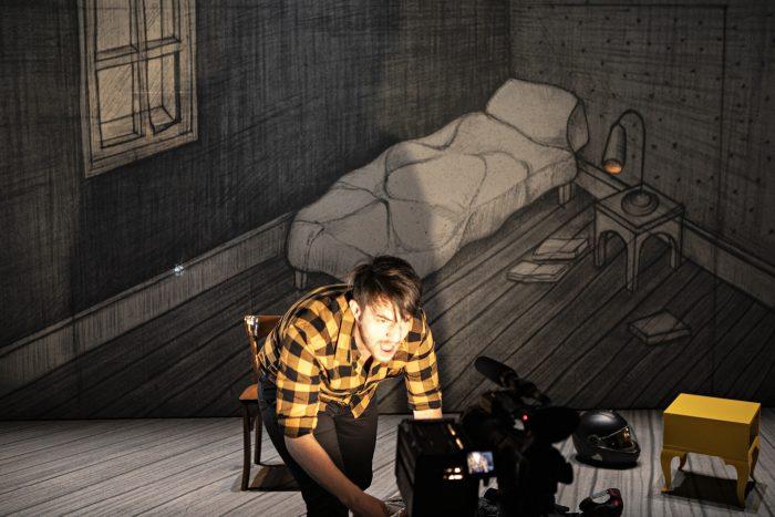 John aux Quartiers d’Ivry, souffrances d’un adolescent