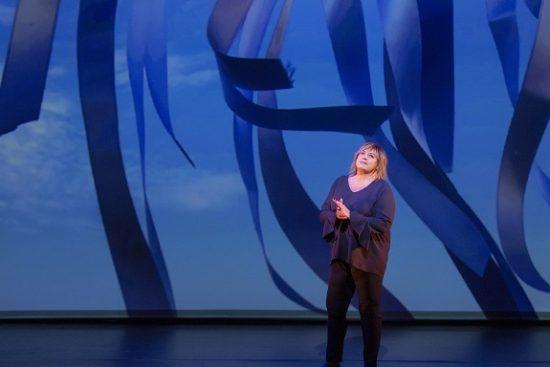 “Vive demain !” Michèle Bernier au Théâtre des Variétés et en tournée, une pépite d’humour et d’intelligence