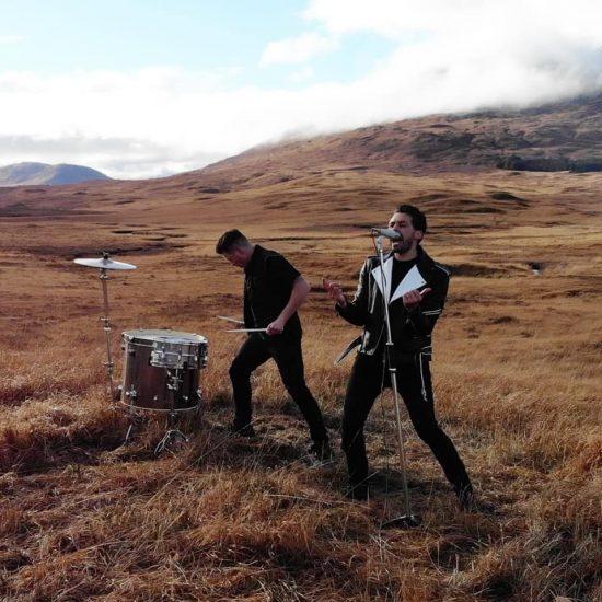 Les frères écossais de Saint PHNX débarquent avec un nouveau single : Nunchuck !