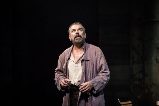 La Vie de Galilée : Philippe Torreton remet la Terre en place