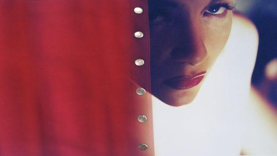 agnès b. fête les 40 ans du célèbre cardigan pression en photo !