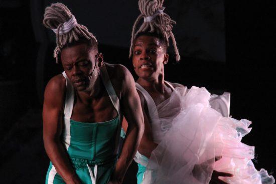 Les Bonnes travesties par Robyn Orlin