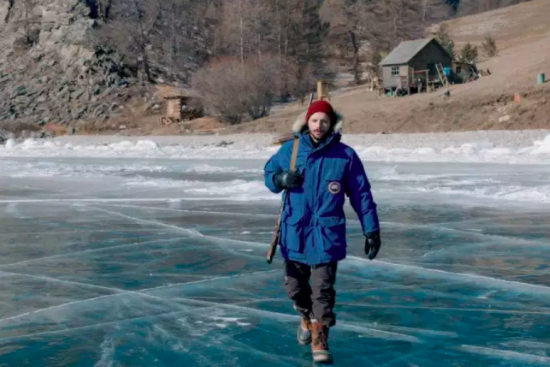 8 idées de livres pour s’évader depuis son canapé