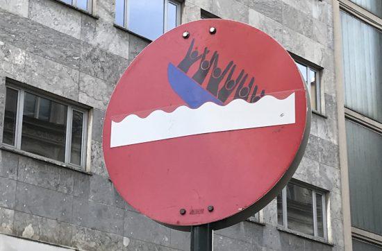 Clet Abraham : “Travailler sur les panneaux, c’est remettre en question l’autorité”