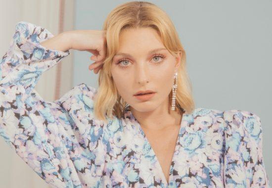 Janie : “Je me moque du show-biz mais aussi de moi-même”