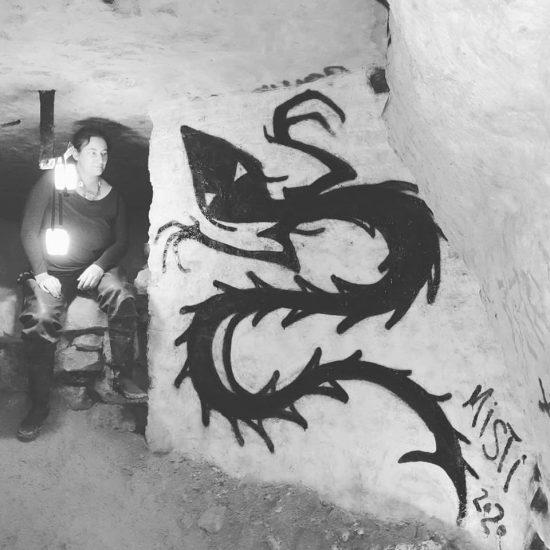 À la découverte du kat’art et de son musée sous-terrain avec Misti, artiste cataphile