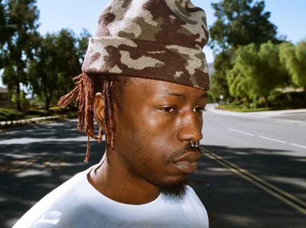 Emo Steve : “J’essaie d’exprimer l’authenticité, la dualité de l’expérience humaine”