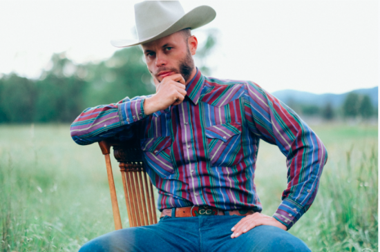 Charley Crockett : “De la country de qualité, ça parle à tout le monde”