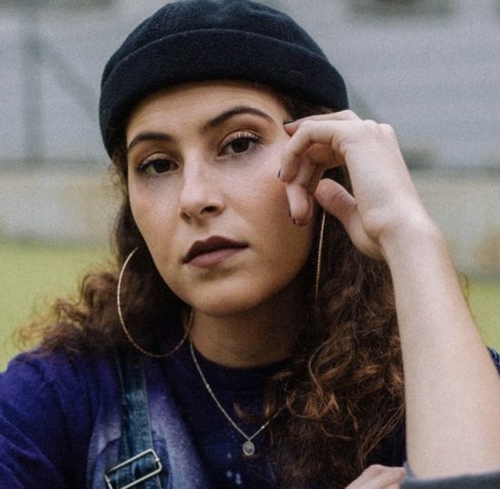 Maeva : “Je chante mon histoire comme dans un journal intime”