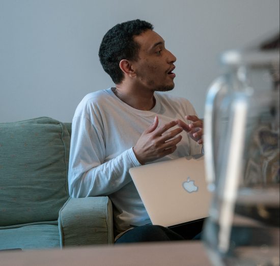 “J’essaie d’être principalement musicien” : interview avec Skhyd