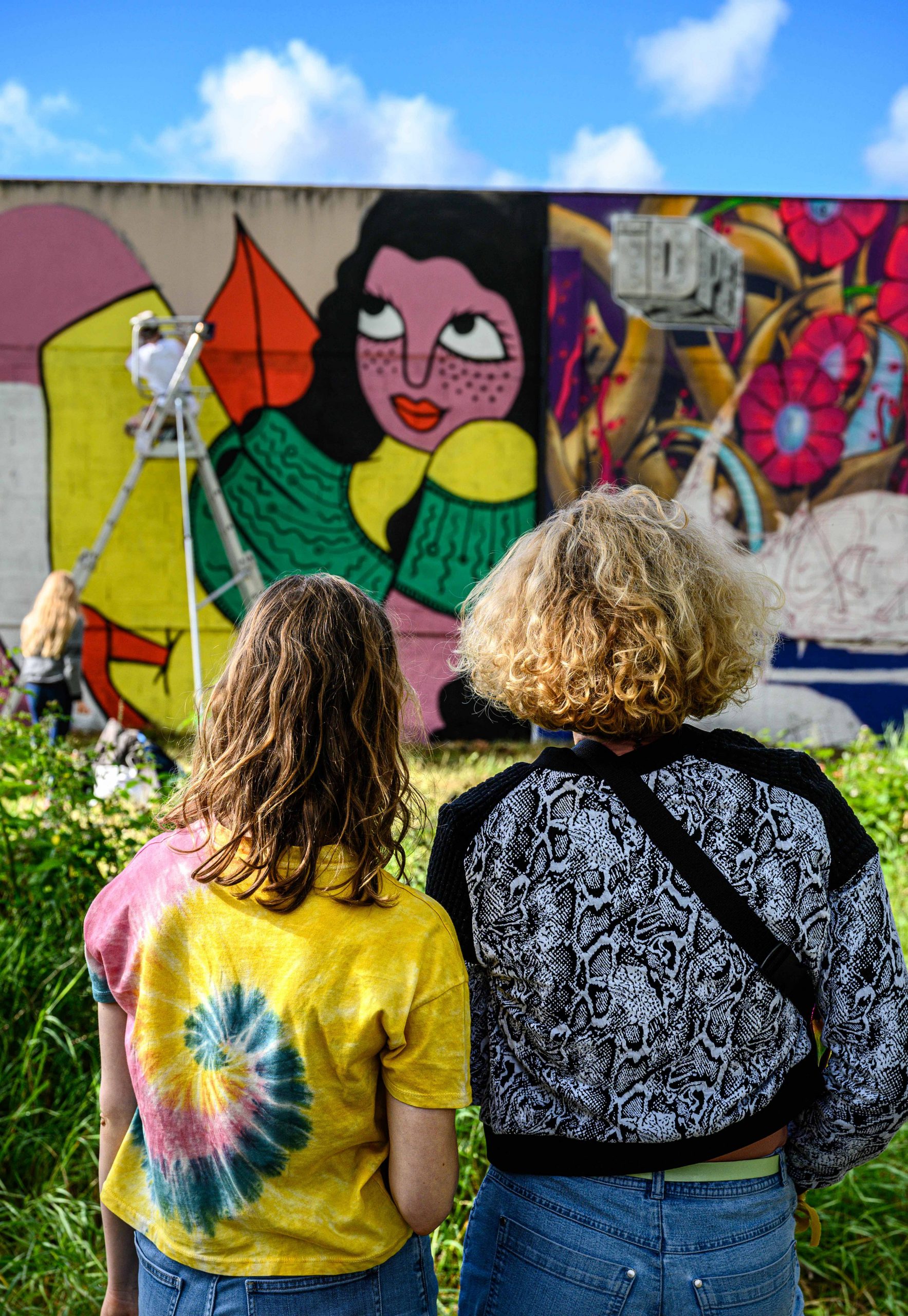 Work in progress de fresque de Floe (gauche) et de Loodz (droite) durant l'Urban Art Jungle Festival 05 en 2019