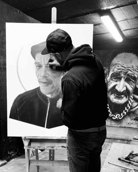 Swed Oner : “J’essaie de pousser le réalisme à son paroxysme dans chacune de mes peintures”