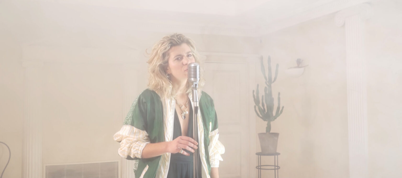 What does essayons mean picture