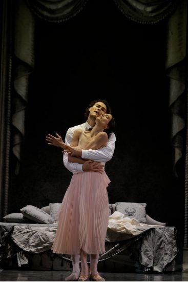 “Le Rouge et le Noir” : création totale au romantisme noir