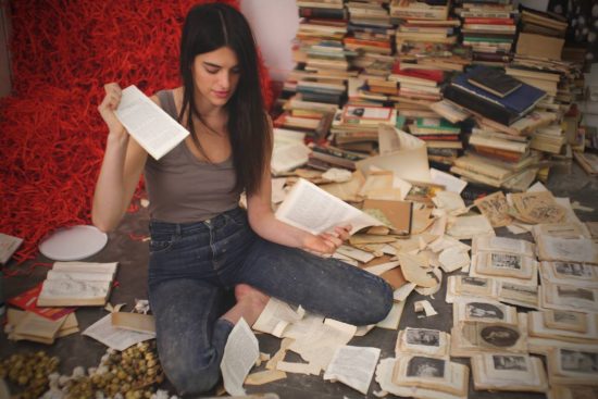 Rencontre avec Rachel Marks, une artiste pluridisciplinaire à la Galerie Artistik Rezo