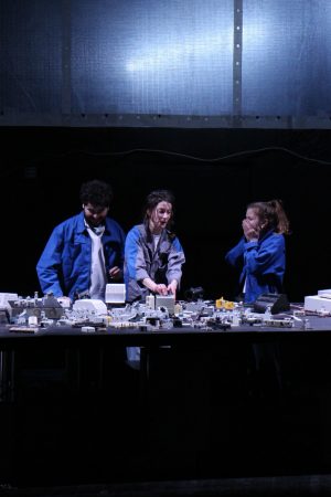 “Alors j’éteins ?”, les lueurs vacillantes d’un monde en résistance