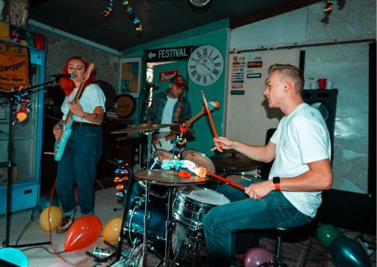 À la rencontre du groupe The Red Jacks