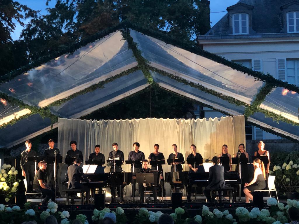 Les élèves du Conservatoire national de Paris pour “La Petite Messe Solennelle” de Rossini avec au piano Martin Surot et Emmanuel Christien, Festival "Idéal au Potager du Roi" © Jean-Paul Scarpitta