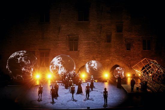 “Le Moine noir” embrase la Cour d’Honneur du Festival d’Avignon 2022