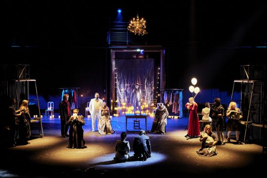 “Le Nid de cendres” : une création épique et joyeuse