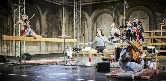 “Milk” et “One Song” : la mort et la vie jouent à cache-cache