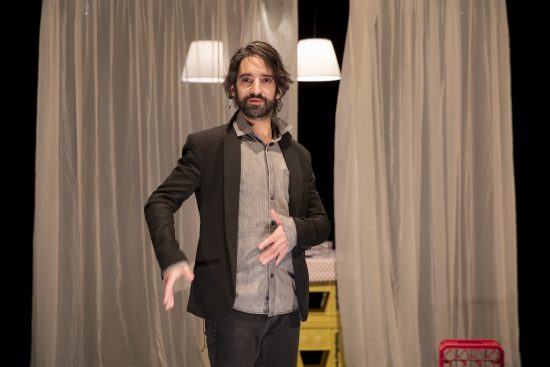 “Pueblo” : feu de poésie et de révolte au Rond-Point