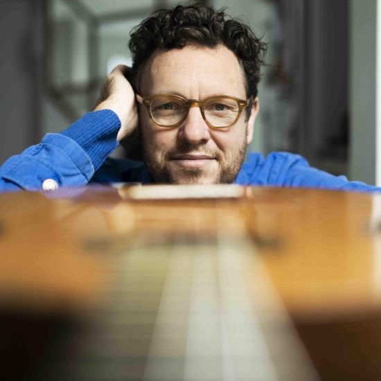 Derek Gripper prend la guitare à Les Trois Baudets