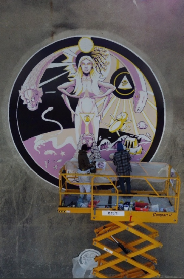 À Montrouge, les murs racontent des histoires : découvrez le Hublot du collectif Noty Aroz