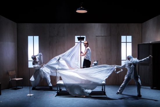 “Les Étoiles” de Simon Falguières, météorites poétiques et charnelles