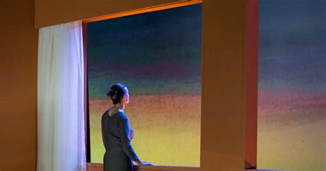 “Bérénice” mise en scène par Muriel Mayette-Holtz : la verve racinienne à l’épreuve des comédiens