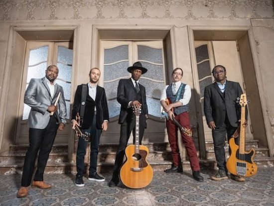 Rencontre avec Bai Kamara Jr pour la sortie de son nouvel album aux compositions afro-blues